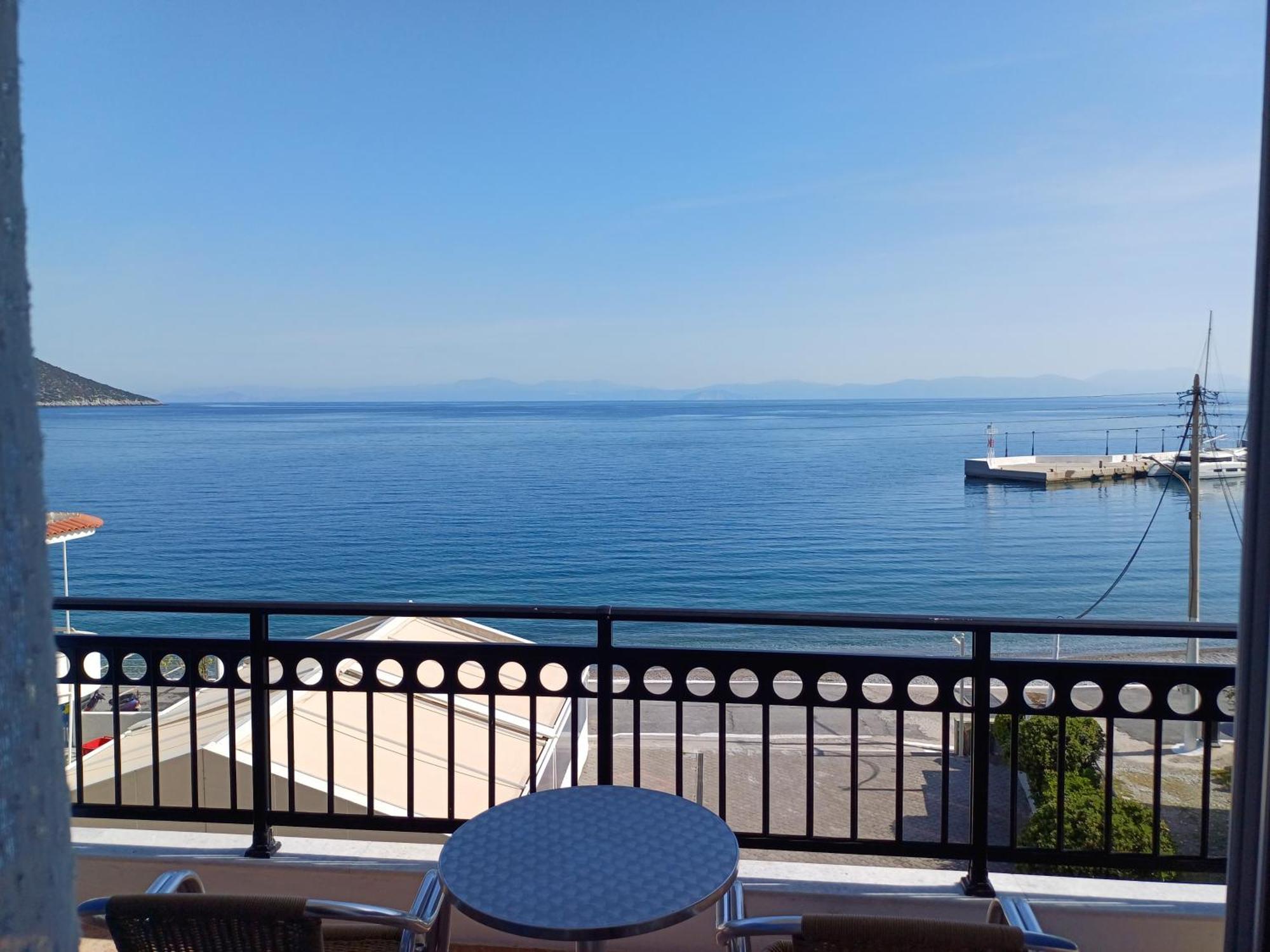 Kamvissis Hotel Tirós Buitenkant foto