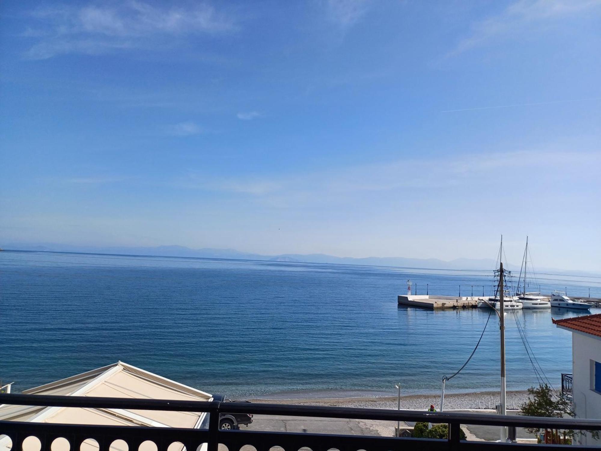 Kamvissis Hotel Tirós Buitenkant foto